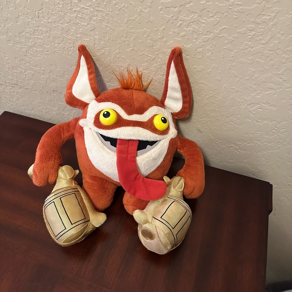 Skylanders 2012 Trigger Happy Plush w/Lights & Sounds Works 9 inches - Picture 3 of 8